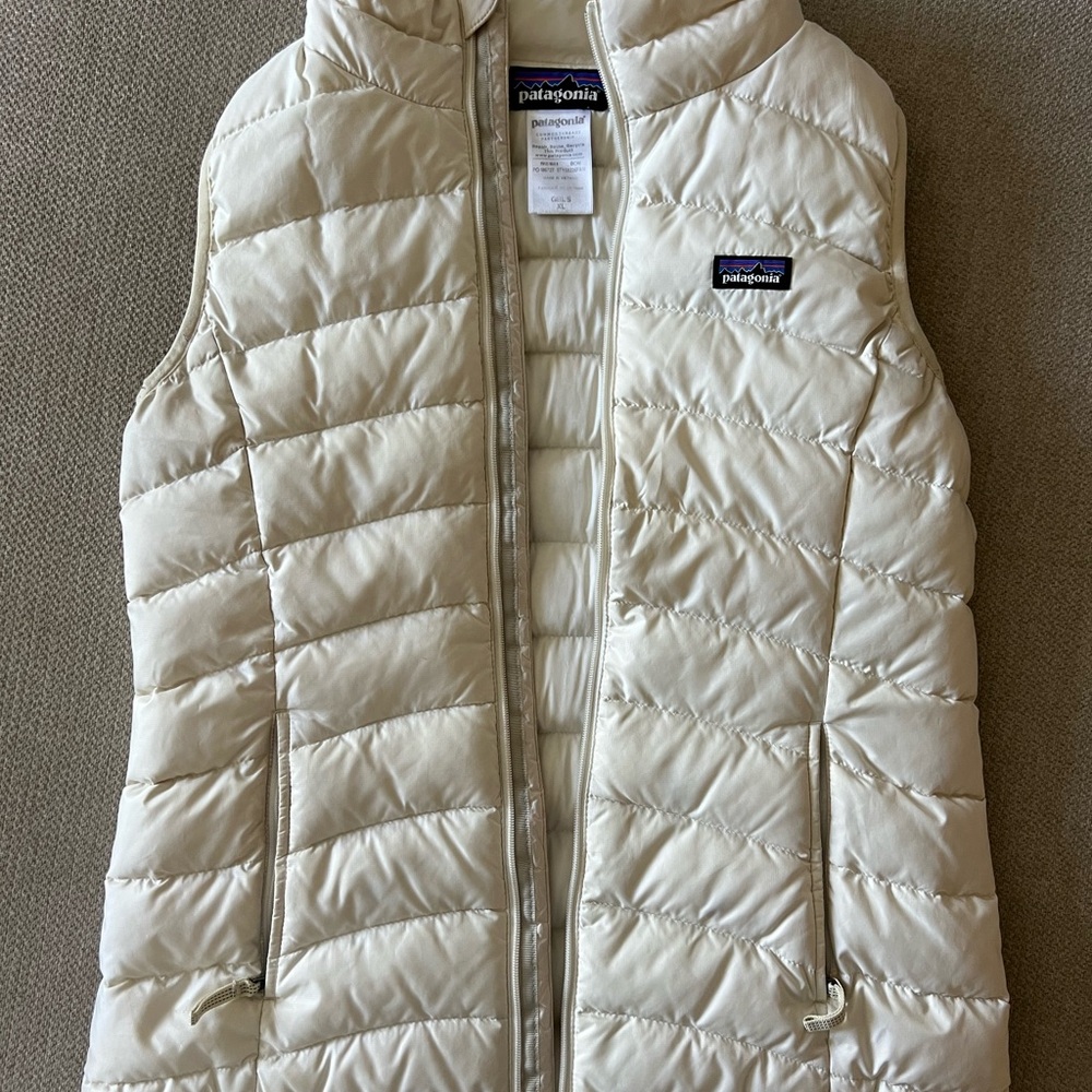 Patagonia Kids Cream Quilted Vest (Fits like Women’s Small)